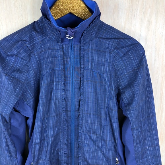 (SOLD) Lululemon Ahead of the Curve Jacket Size 6 - Picture 2 of 13